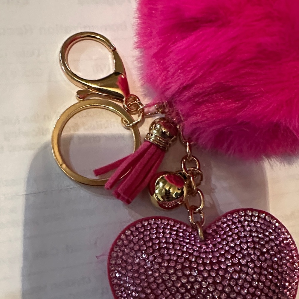 Self defense Pink Heart Keychain with Pom Pom - Picture 4 of 6